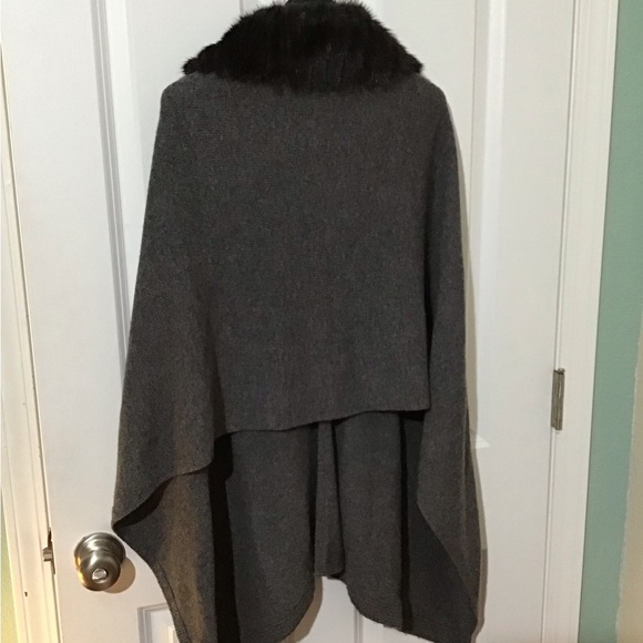 GORGEOUS Cashmere Cape/Shawl w/Real Animal Fur Not Sure What Kind.Beautiful - Picture 4 of 7